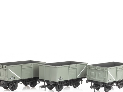 BACHMANN 37-265 SET OF BR 16 TON STEEL MINERAL WAGONS BR GERY WITH LOADS