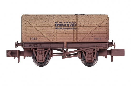 DAPOL D-DAY ANNIVERSARY 7 PLANK WAGON WEATHERED