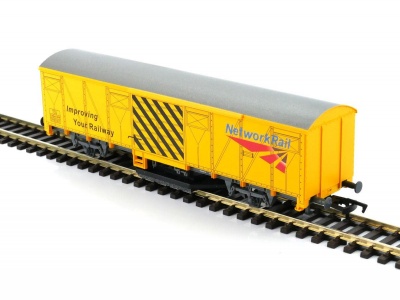 GAUGEMASTER COLLECTION OO GAUGE TRACK CLEANING WAGON