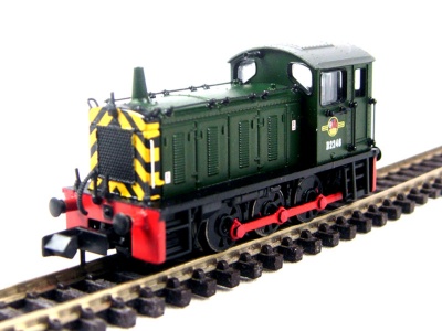 Graham Farish 371-050 Class 04 diesel shunter D2246 BR Green wasp stripes