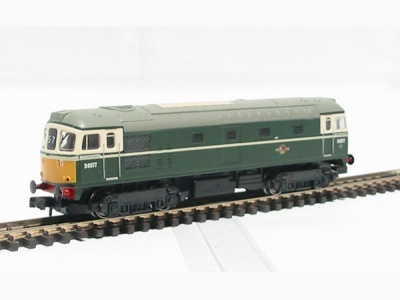 Graham Farish 371-128 Class 33 D6577 in BR Green with Late Crest