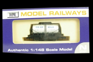 DAPOL DAIRY TANK WAGON BUNDLE (NB-053 AND NB-044)