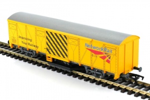 GAUGEMASTER COLLECTION OO GAUGE TRACK CLEANING WAGON