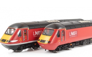 HORNBY R30095 LNER CLASS 43 HST TRAIN PACK