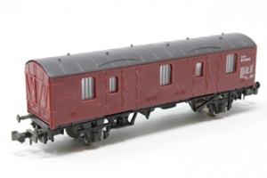 LIMA 320870 M94292 CCT PARCELS VAN IN BR MAROON X 2