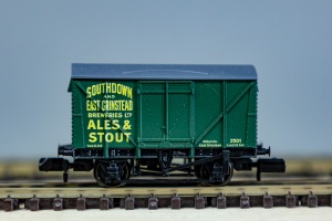 SOUTHDOWNS AND EAST GRINSTEAD BREWERIES LTD VANFIT - BLUEBELL RAILWAY N GAUGE SPECIAL EDITION